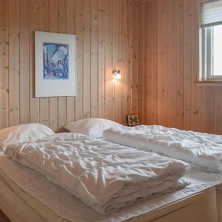 Three-bedroom Holiday In بيت للعطل