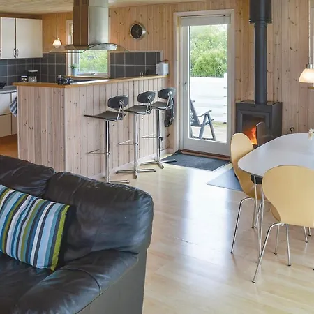 Three-bedroom Holiday In ليمفج